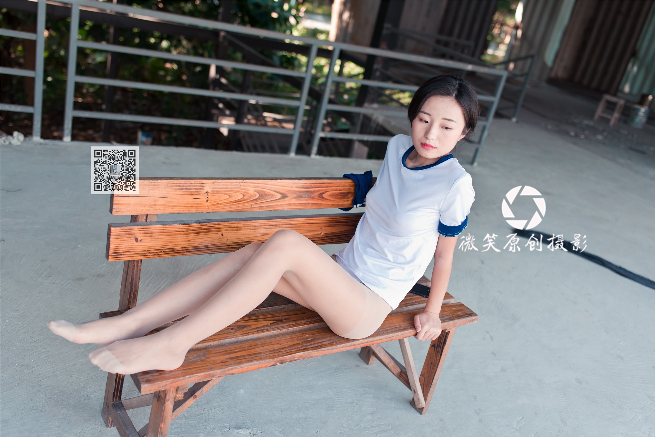 丝腿美女2.jpg
