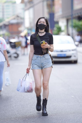 01-热裤美眉 [21P]-44276.jpg
