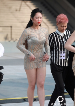 魔镜街拍第一站丰韵，紧身透视装