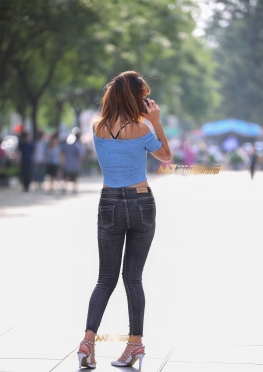 逆光下的紧牛美眉 3a街拍美术馆