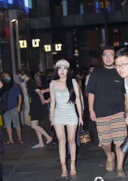 33865【109P+1V】夜色迷人，短裙长腿女孩更迷人！套图视频
