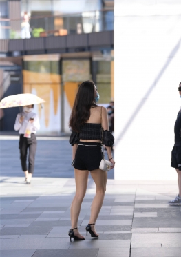 靓丽H短K【79P】逛街的牛仔热裤大长腿美女套图
