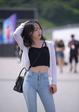 No.6689 你的女孩，站在原地的小蛮腰小姐姐套图