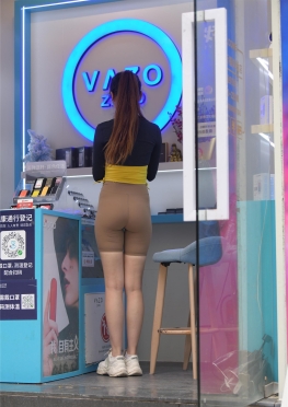 M00950【645P】街拍逛街的紧身五分裤长腿美臀女孩套图