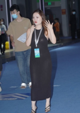 (43732) 魅力黑裙女孩的街拍原图的微博