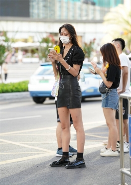 No.6808 黑色皮Q逛街的皮短裙大白腿女孩套图