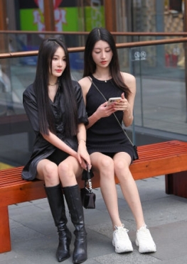(44099) 美腿闺蜜 [14P]