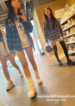 大学长TW【49P】大学校园偶遇的三个短裤热裤长腿学妹图片