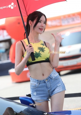 好身材小姐姐 牛仔热裤大长腿白腿女孩