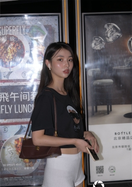 33608【211P】魔镜街拍白色超短热裤大白腿长腿女孩套图