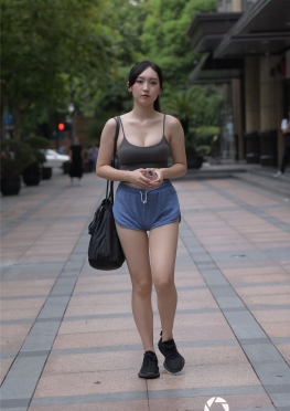M00782【647P】魔镜街拍骑单车超短紧身热裤大白腿女孩套图