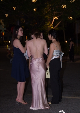 37596【38P】5s街拍美术馆露背包臀裙长腿女孩套图