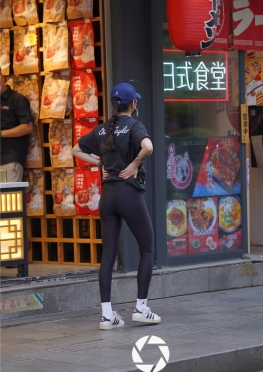 34201【39P】累了叉腰的黑色紧身裤长腿女孩套图
