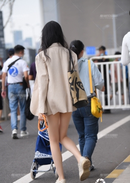 (44545) 热裤长腿小姐姐 [12P]