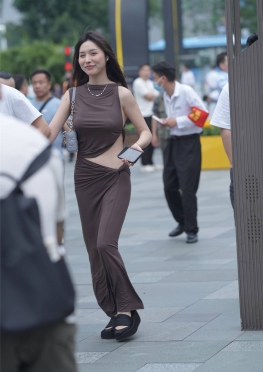 舒适的长Q套装【114P+2V】逛街的丰满美女套图