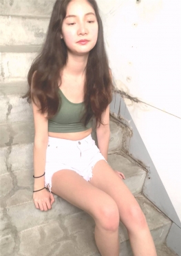 67845-67850喜欢坐在楼梯上的堂妹长腿小姐姐视频