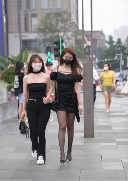 No.6432 时尚黑色吊带【102P】逛街的黑丝长腿女孩套图