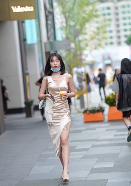 丝质长Q【80P+2V】逛街的大白腿长腿美女图片视频