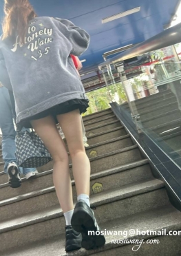 广州某农业大学【52P】逛街的白腿小姐姐大学生小姐姐套图