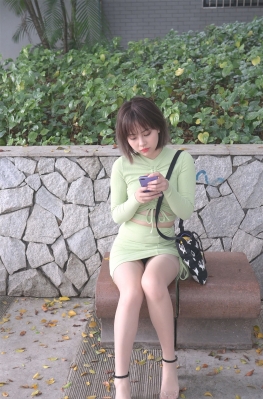 60638-60639-60640-60641-60642-60643-60644-60645-60646-60647在逛山体公园的绿色超短裙肉丝足大长腿美女视