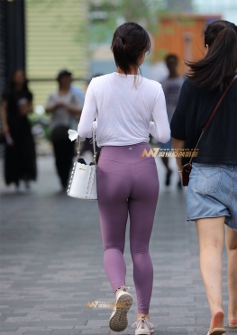 紫色瑜伽紧身裤美臀美女