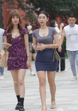 (43224) 丰韵身材 [24P]魔镜街拍第一站短裙女孩