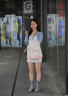 甜M短靴白Q【37P+1V】逛街的白色短裙大白腿美女
