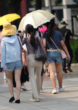 难得碰到的紧身薄裤少妇