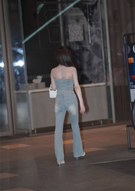 飒爽JZ牛ZZ【66P】逛街的漂亮的牛仔裤长腿美女套图