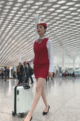 60725在商场闲逛的空姐制服肉丝足大长腿美女视频