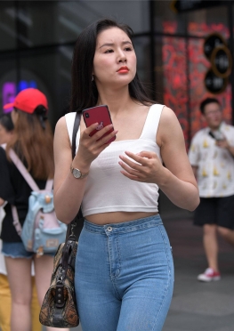 喇叭牛ZK好身C【122P】逛街的紧身牛仔裤大长腿翘臀美女套图