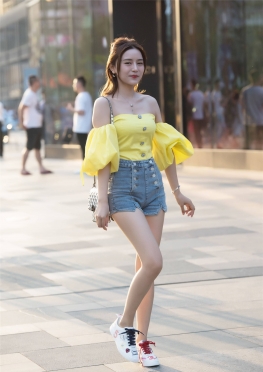 阳光靓丽的M【41P】夕阳下的牛仔热裤大长腿白腿美女套图