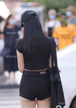 (44184) 黑色热裤女孩 [12P]
