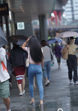34413【129P+1V】逛街时哦偶遇蓝色紧身牛仔裤长腿女孩套图