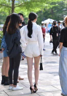 33540【266P】魔镜街拍穿着高跟鞋逛街的长腿女孩套图