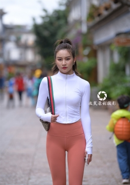 大理珊瑚瑜伽二【651P】粉色紧身裤翘臀大长腿美女，爱练瑜伽的美臀美腿女孩套图，一看就知道是爱运动的小姐姐