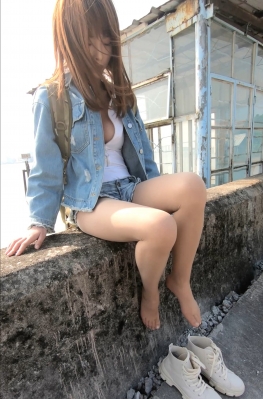 60275牛仔热裤肉丝长腿美女视频