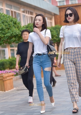 性感长腿紧牛美女