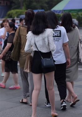 黑SD裤MT凉高【88P】逛街的冷白皮大白腿长腿美女套图