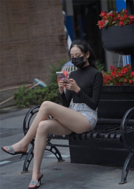 6966黑色口罩+凉拖+牛仔DK【398P】逛街的牛仔短裤大白腿女孩