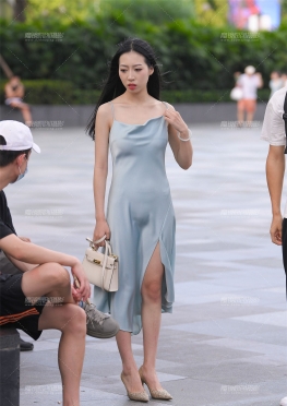 (42820) 吊带裙美女，搭讪拍一下 [21P]