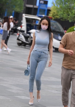 (44036) 爱穿紧牛高跟的女人 [18P]