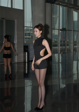 HS连体衣【78P】超级大长腿黑丝紧身短裤小姐姐女孩美背小姐姐
