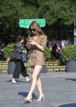 西装外套消失热K【80P】逛街的超短热裤大白腿微笑线美女