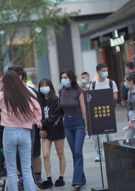 飒爽喇叭牛Zk【52P】身材高挑的牛仔裤长腿美女