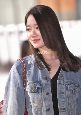 包臀裙长腿美女