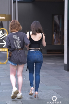 深蓝牛仔K【60P】3a街拍第一站牛仔热裤美女陪着紧身牛仔裤翘臀长腿女孩逛街套图
