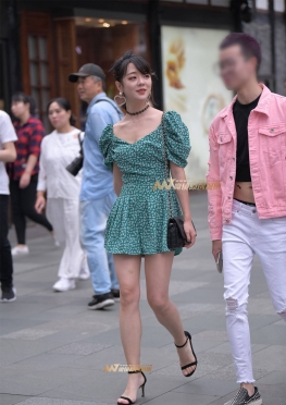 优美耐看的纯情女孩