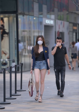 牛Z短kCT【132P】逛街的冷白皮大长腿白腿美女套图