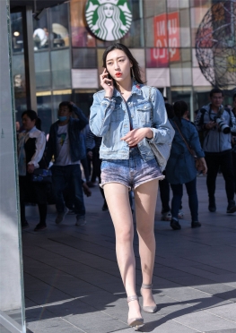 高挑靓丽牛仔装【62P】逛街的超短牛仔热裤大白腿女孩套图